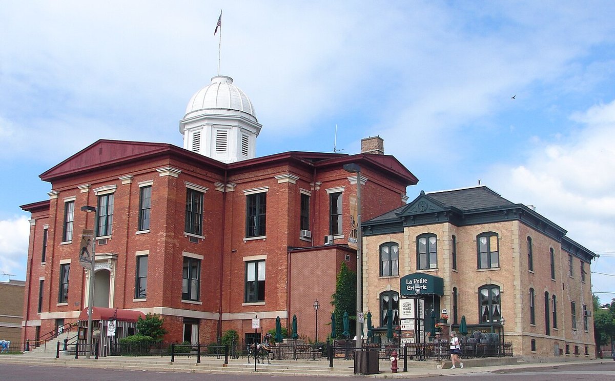 Woodstock, IL - Old McHenry County Courthouse - Wikipedia